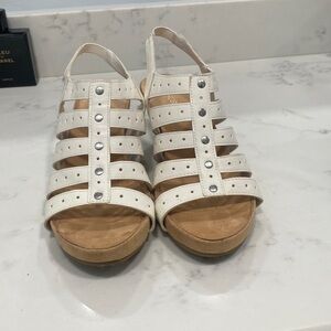 Size 8 wedge Aerosoles white and tan minimum use